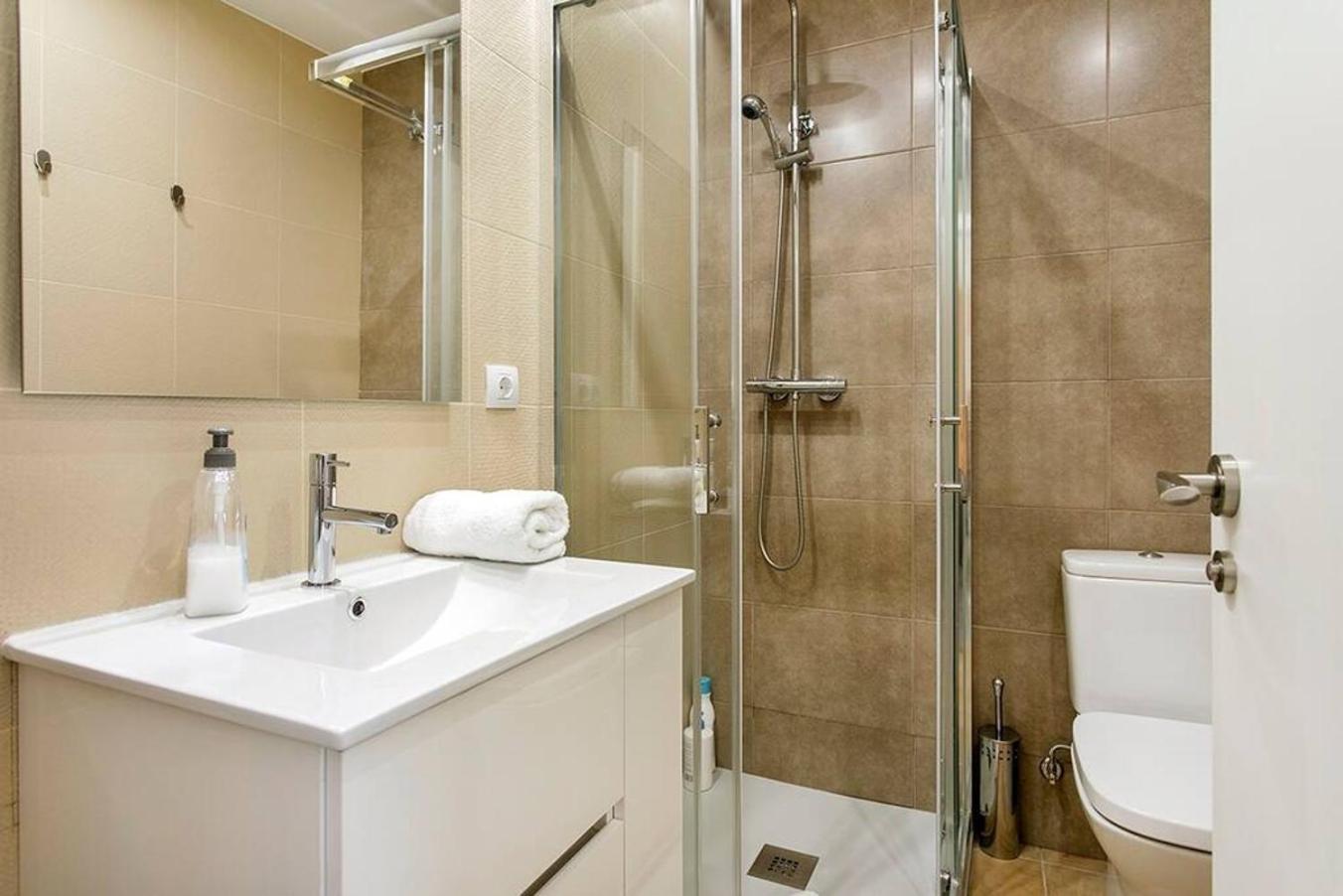 Cozy&New With Terrace Apartamento L'Hospitalet de Llobregat Exterior foto
